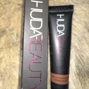 HUDA BEAUTY The Overachiever Concealer - new in box